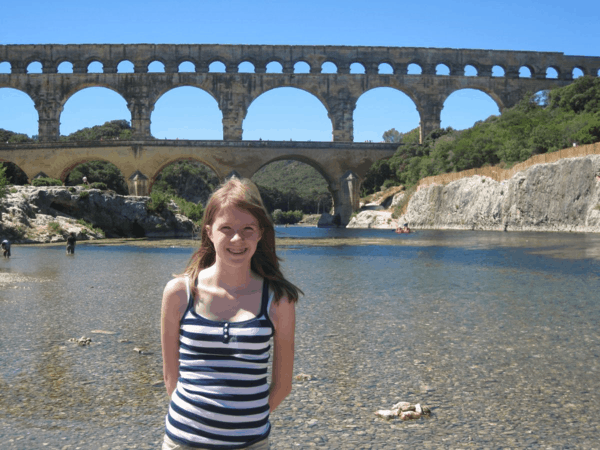 france-provence-girl at pont du gard