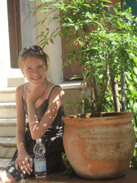 france-girl in eze le village