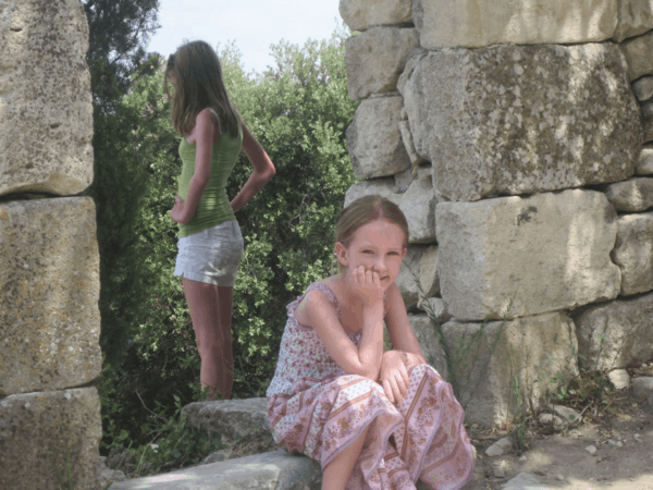 provence-oppede le vieux-girl resting