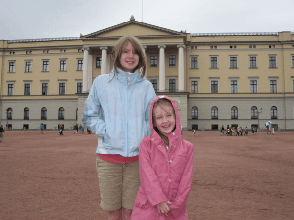 oslo-outside royal palace