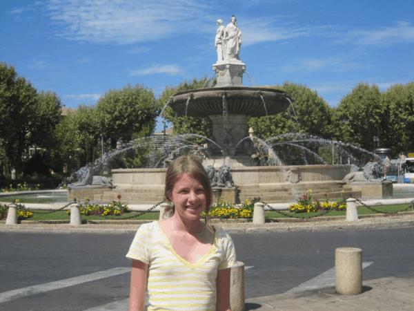 provence-aix-en-provence-girl at la rotonde