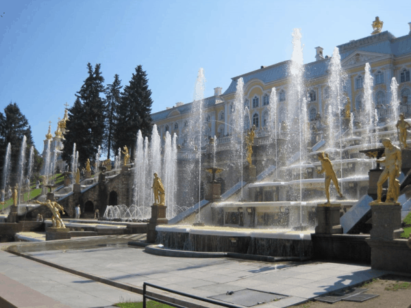 russia-peterhof palace-gardens-grand cascade