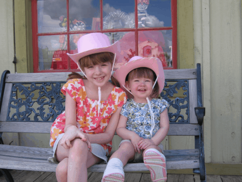 arizona-scottsdale-rawhide-little girls in cowgirl hats