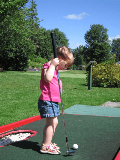 chateau montebello-mini-putt