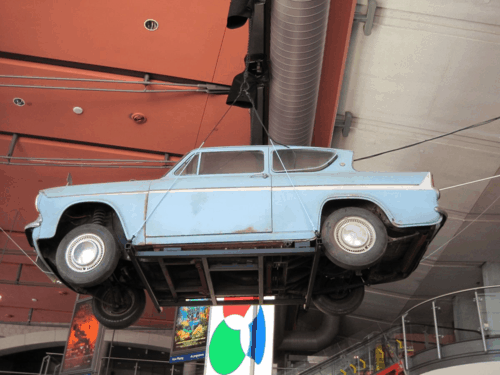 toronto-ontario science centre-harry potter exhibition-flying car