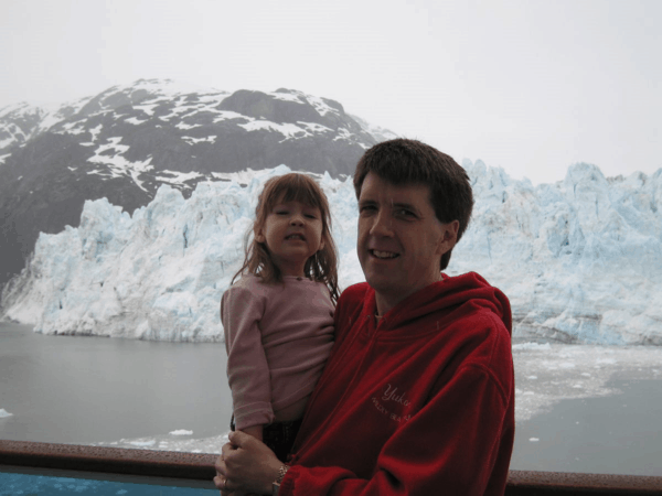 alaska-glacier bay-family on balcony