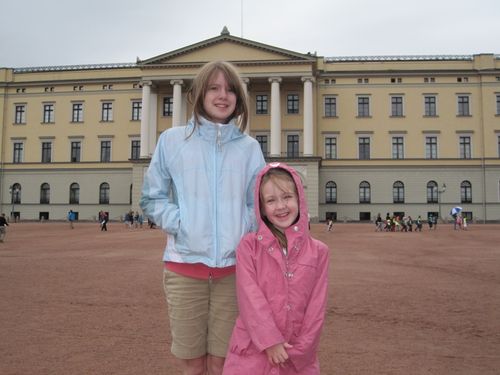 Girls outside Royal Palace in Oslo