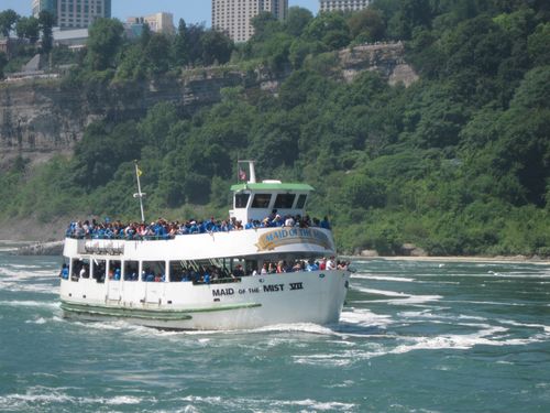 Maid of the Mist tour boat