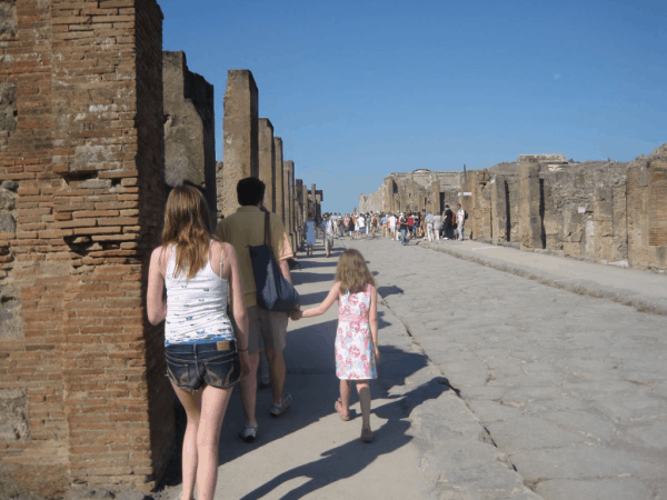 Italy-Pompeii-walking on streets