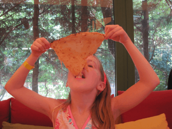 Italy-Sorrento-eating pizza