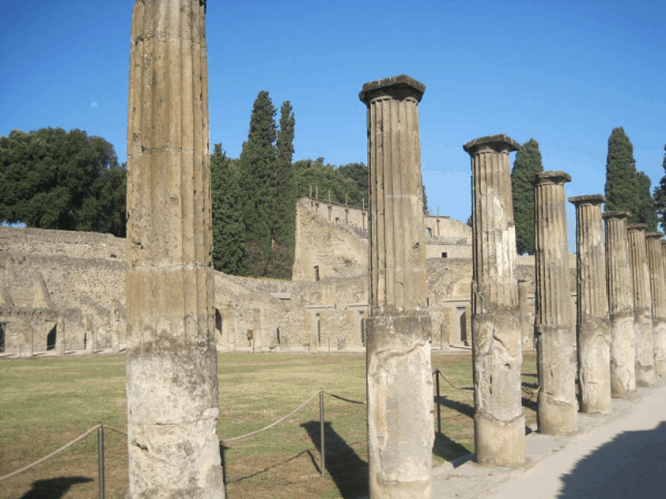 Italy-Ruins of Pompeii