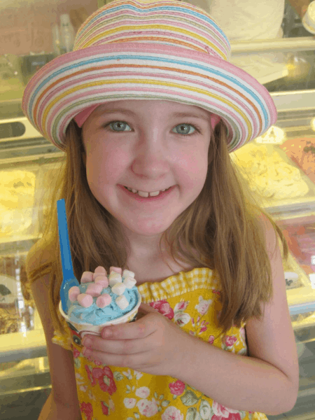 Greece-Mykonos - gelato break