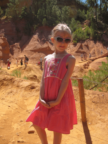 France-Roussillon-posing in ochre quarry