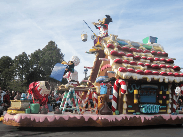 Disneyland Holiday Parade - Gingerbread House