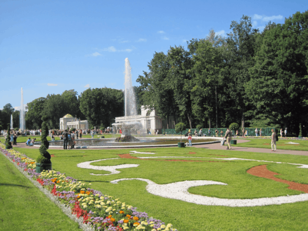 Russia-St. Petersburg-Peterhof Palace Gardens