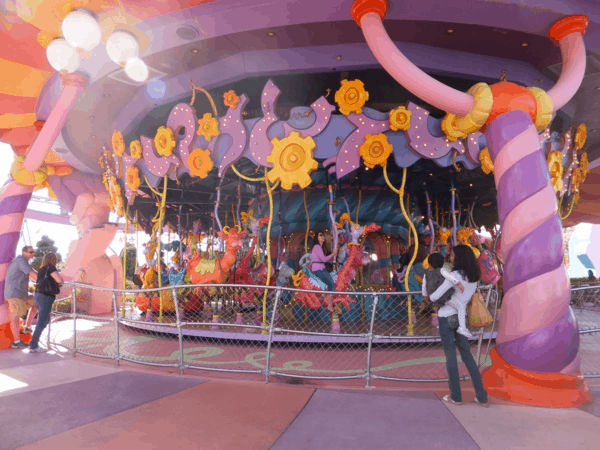 universal studios-Carou-Seuss-el at Seuss Landing