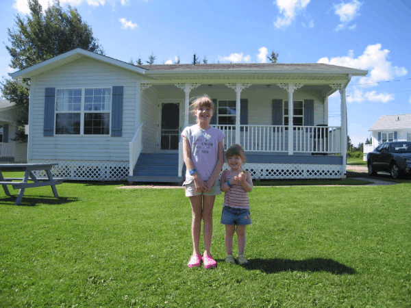 Canada-PEI-girls at Kindred Spirits Country Inn