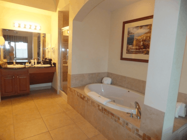 Orlando-Lake Buena Vista Resort-Master Bathroom