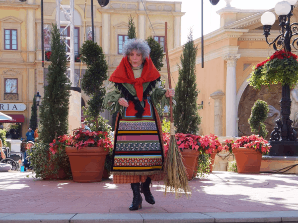 Disney World-EPCOT-Italy-Befana