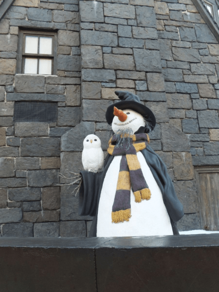 Orlando-WWOHP-Hogsmeade Snowman