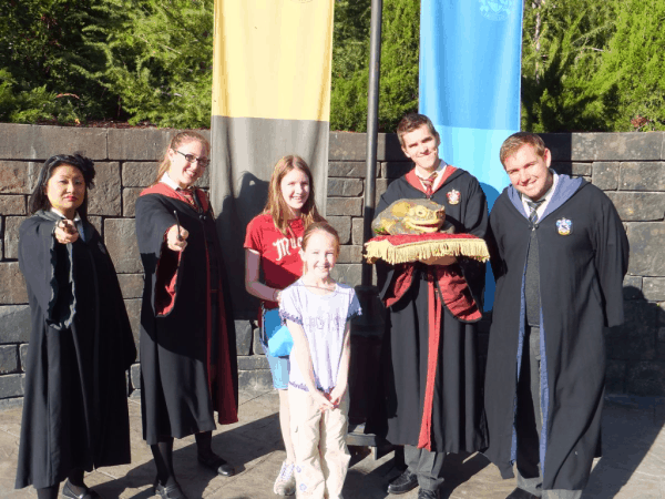 Orlando-WWOHP-With Hogwarts Students