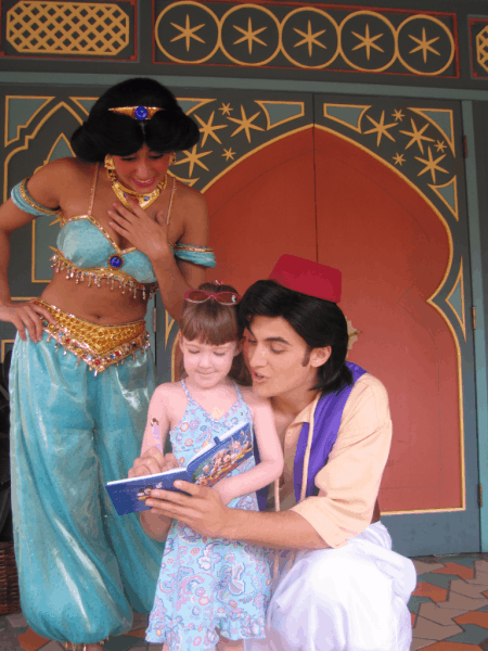 Disney World-Aladdin signing autograph