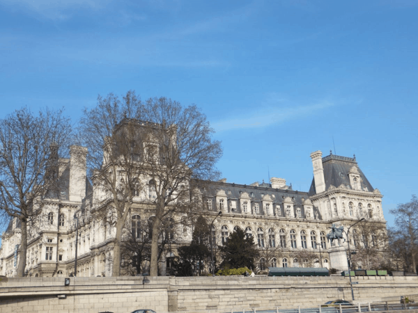 France-Paris-Hôtel de Ville from the Seine