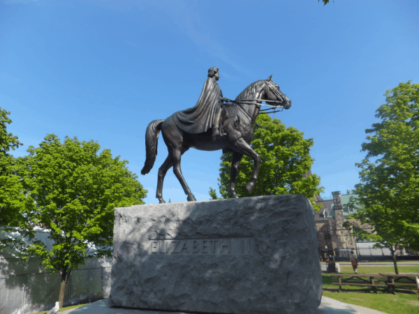 Ottawa-Queen Elizabeth Statue on Parliament Hill