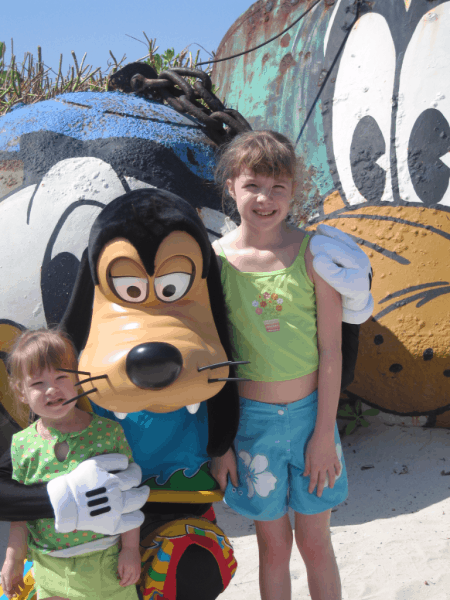 Disney cruise-With Goofy at Castaway Cay