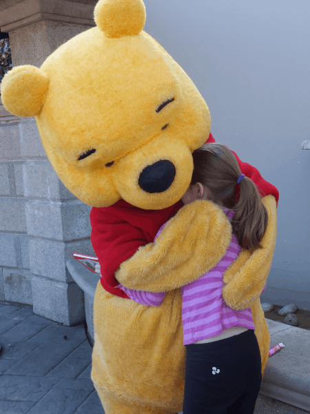 Disneyland Paris-Hugs from Pooh Bear