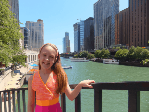 Chicago-Watching boats on the river 