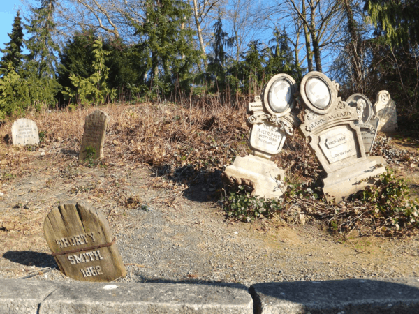 Disneyland Paris-Phantom Manor - Graveyard