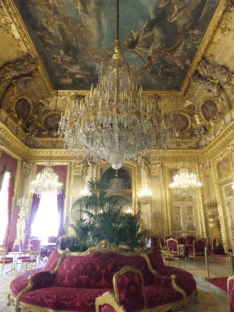 Visiting the louvre with kids gone with the family