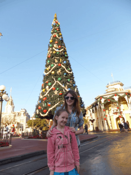 disney world-Magic Kingdom-Main Street-Christmas tree