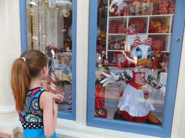 disney-magic kingdom-holiday window shopping