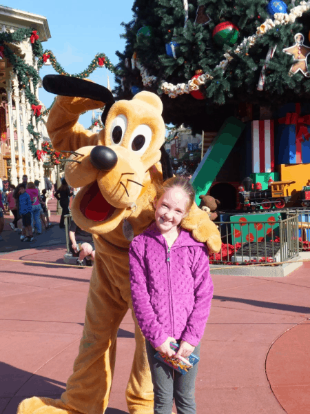 disney-magic kingdom-holidays-Pluto
