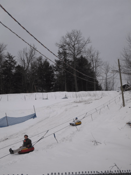 Quebec-Chateau Montebello-tubing hill