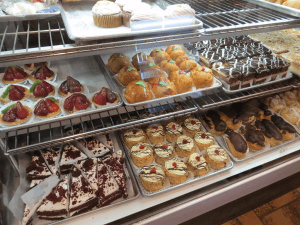 Toronto-Little Italy-Riviera Bakery