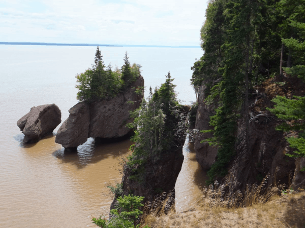 New Brunswick-Rising tide at Hopewell Rocks