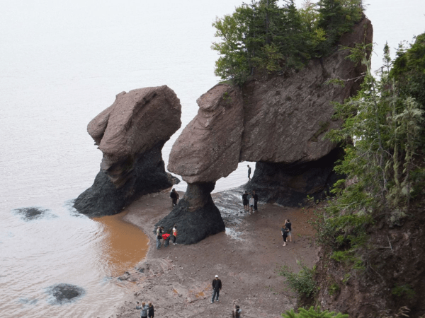 New Brunswick-Hopewell Rocks-Advancing tide