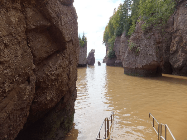 New Brunswick-High Tide at Hopewell Rocks