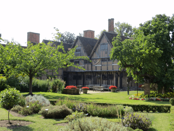 Stratford-upon-Avon-Croft's Hall garden