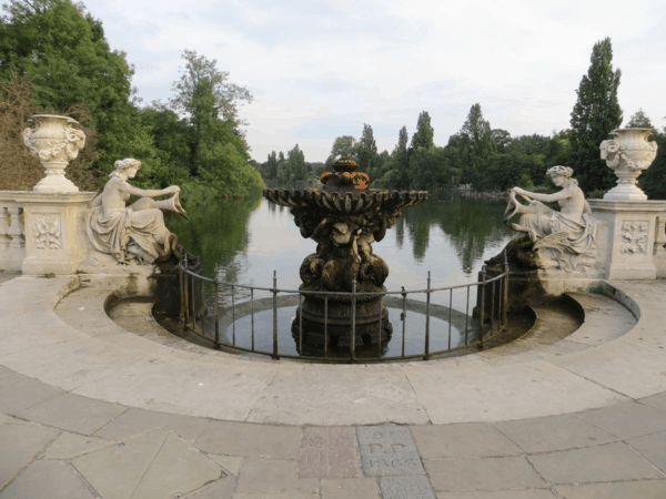 London-Kensington Gardens - Italian Gardens - Water nymphs