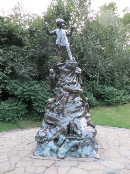 London-Kensington Gardens - Peter Pan statue