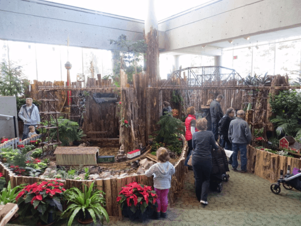 Royal-Botanical-Gardens-Train-Show-Canadian-Highlights