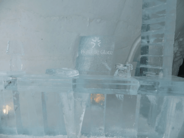 Quebec-Ice Hotel-Front Reception desk