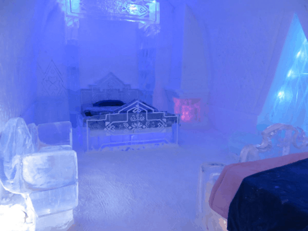 Quebec-Ice Hotel-Disney-Frozen-suite