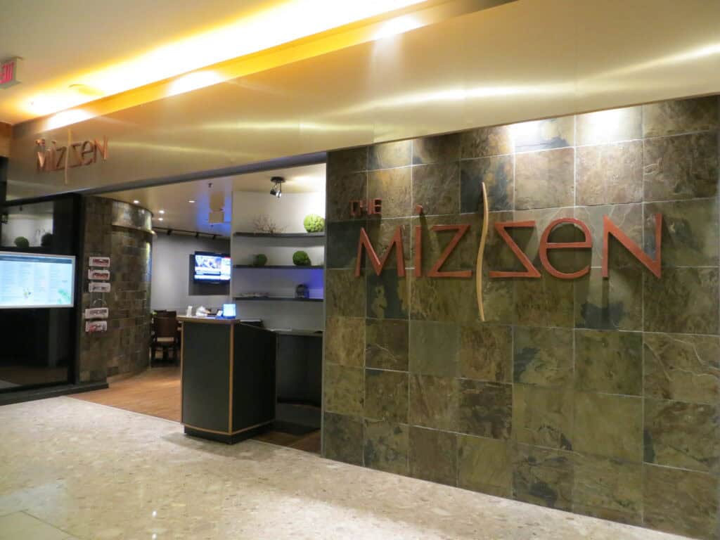 mizzen - restaurant in hotel lobby