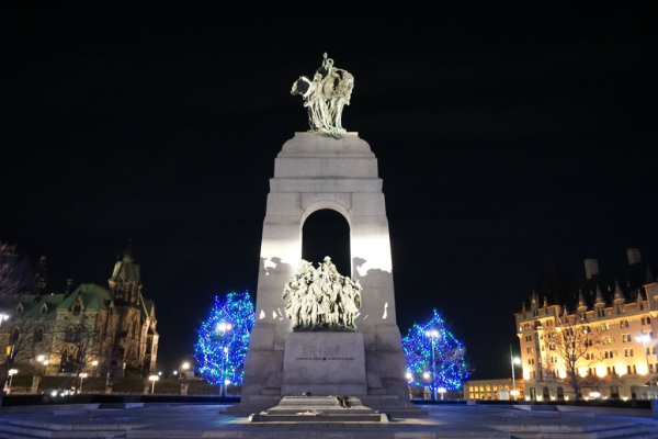 Ottawa-national war memorial-night-holiday lights