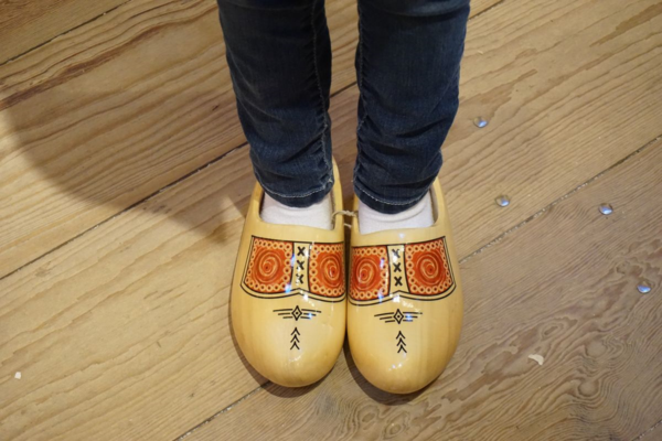 Netherlands-zaanse schans-buying wooden shoes